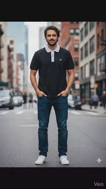 Polo de Piqué Lacoste negra, Corte Regular, Cuello acanalado con ribete en contraste